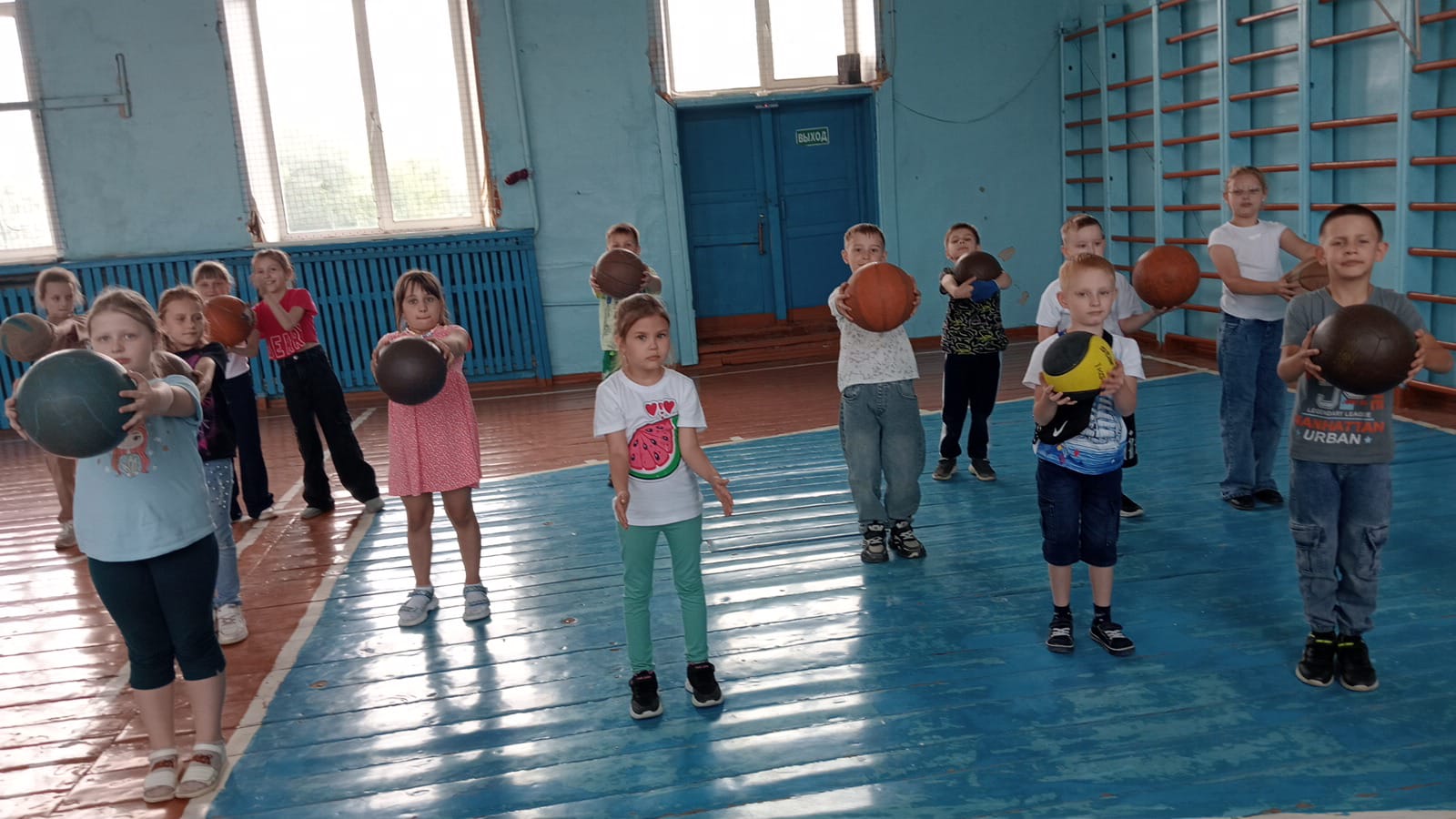 Конкурс на самую веселую зарядку.