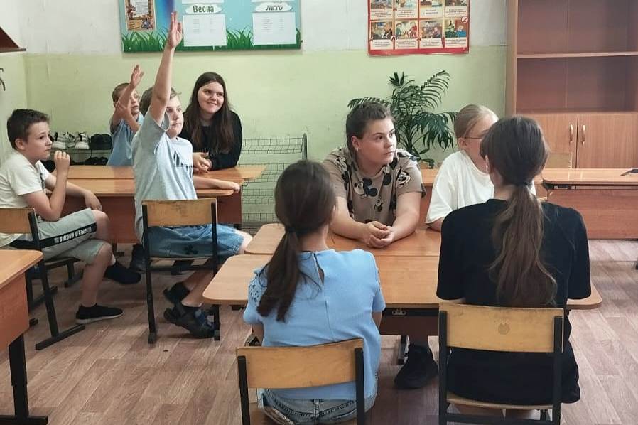 Мальчишки и девчонки — «Умники и умницы»..