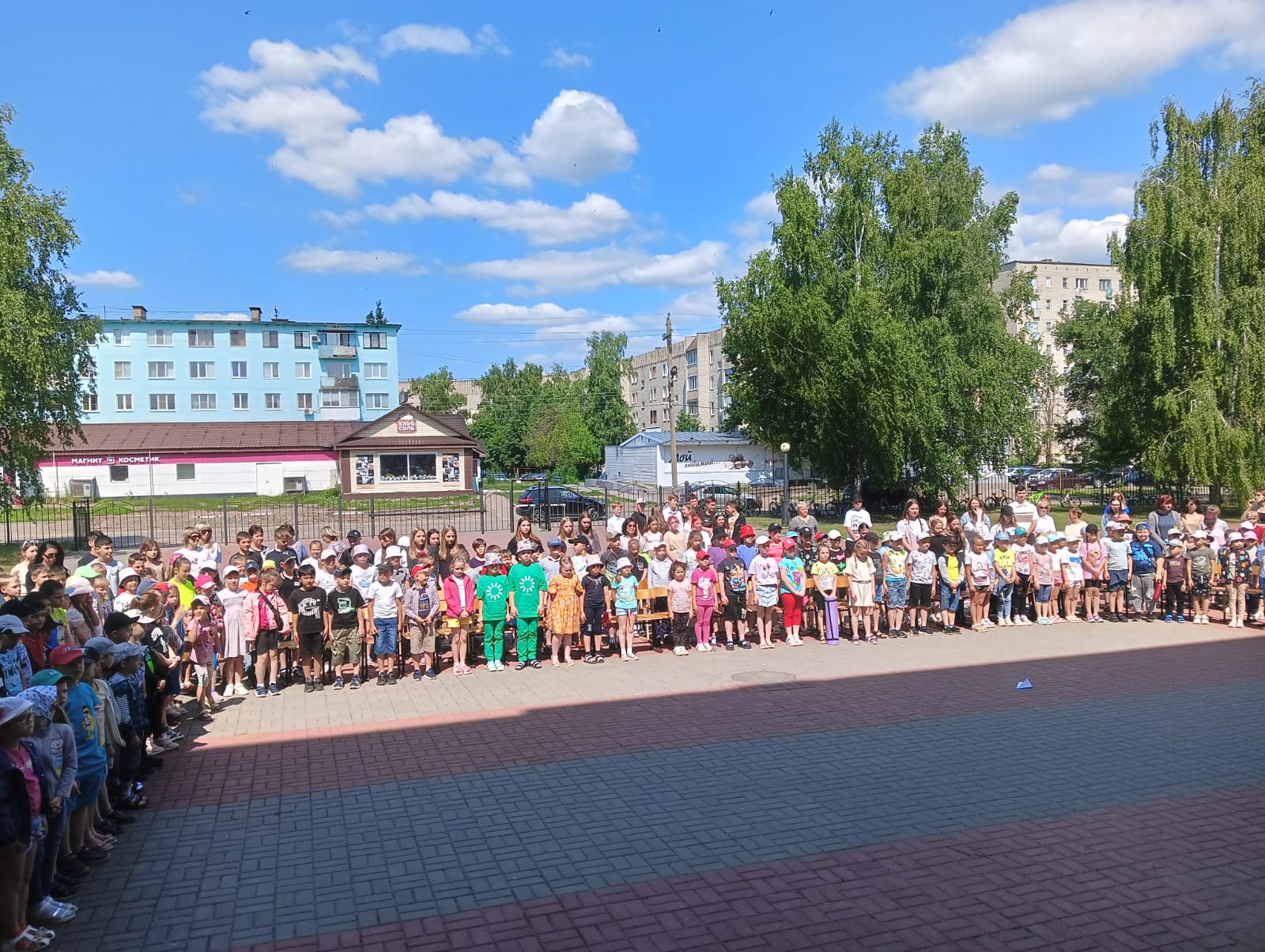 &amp;quot;Вставай страна огромная! Вставай на смертный бой!&amp;quot;.