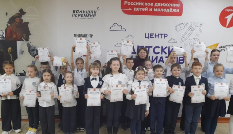 Итоги конкурса рисунков "Мы к звездам проложили путь".