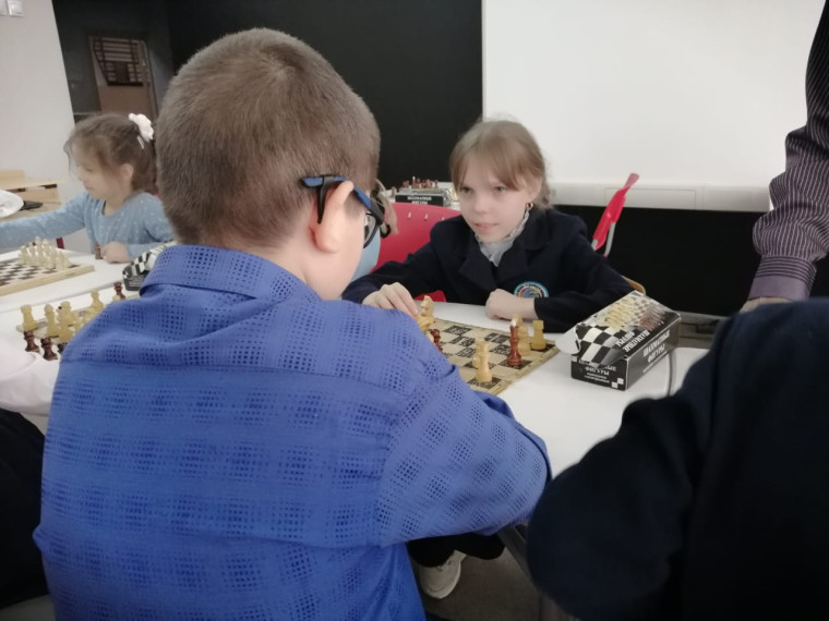 Юные шахматисты.